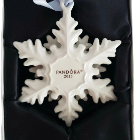 Pandora • 2015 Snowflake Holiday Ornament - Picture 3 of 4